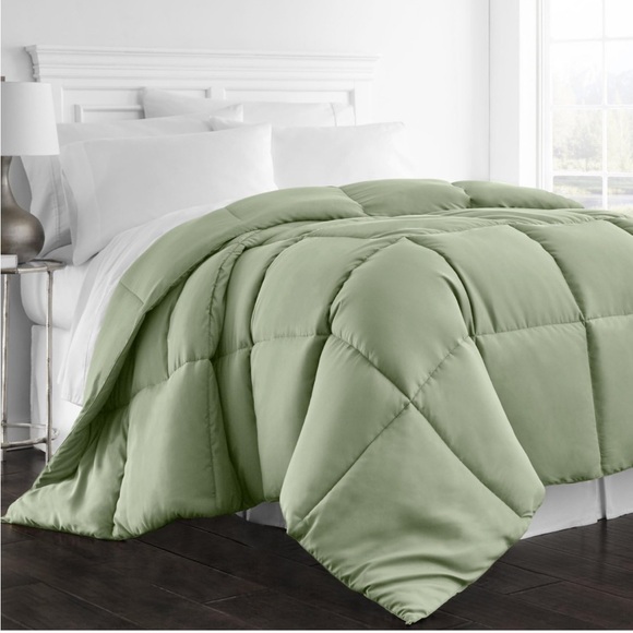 Beckham HotelCollection1300SeriesLuxury GooseDown Alternative ComforterSageQueen - Picture 1 of 6